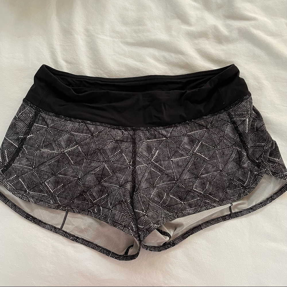 Lululemon Speed Up shorts black & white pattern